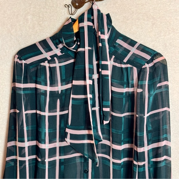 CAbi style 3948 Cake Ruffle Blouse Size Medium - Picture 10 of 14